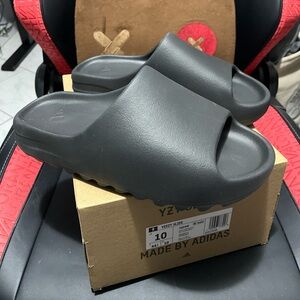 BRAND NEW! Onyx Yeezy Slide